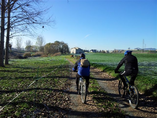 Ciclistes fent la Ruta del Ter